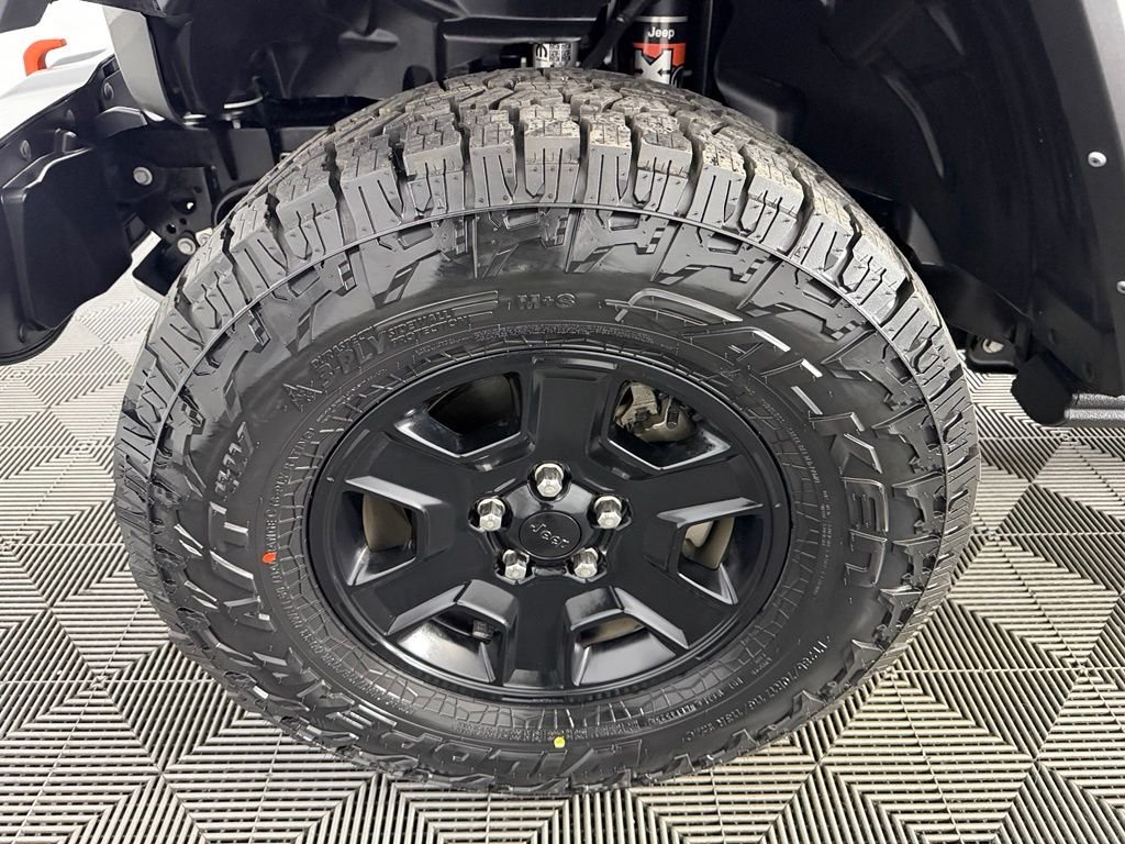 Used 2022 Gray Jeep Mojave image 11