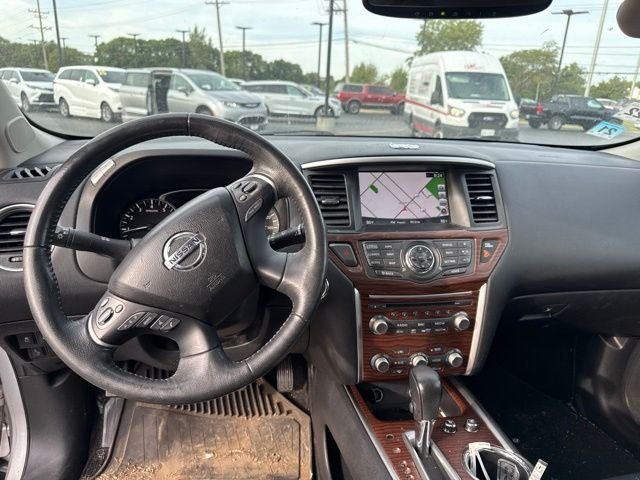 Used 2017 Silver Nissan Platinum image 10