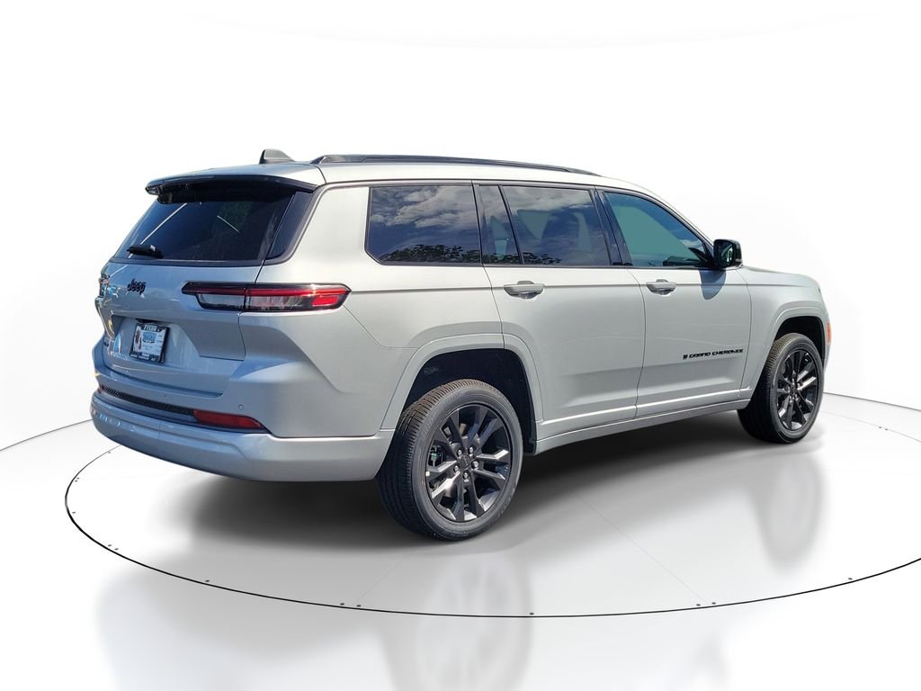 New 2026 Silver Zynith Exterior Paint Jeep Limited image 4