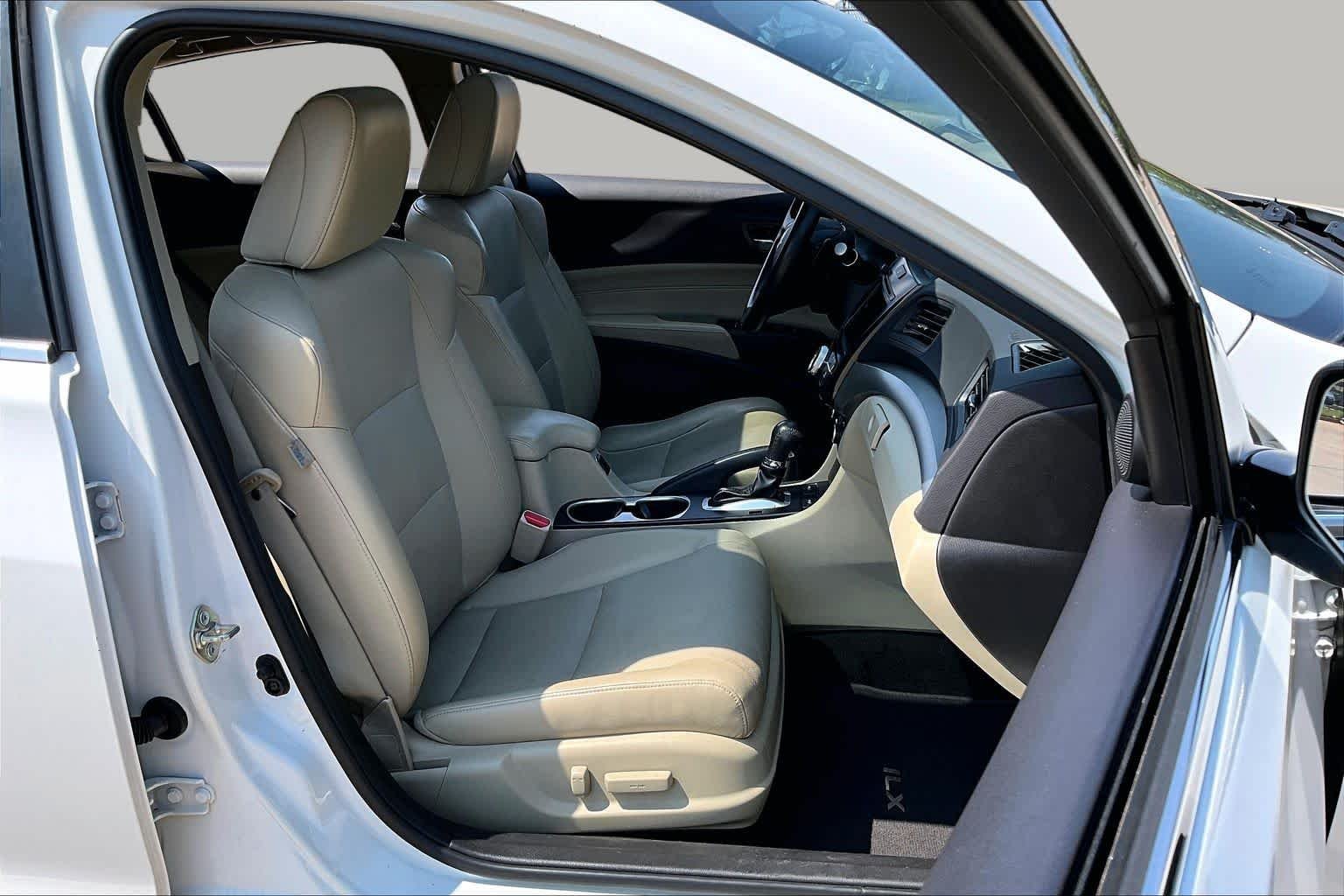 Used 2017 Bellanova White Pearl Acura w/Premium Pkg image 9