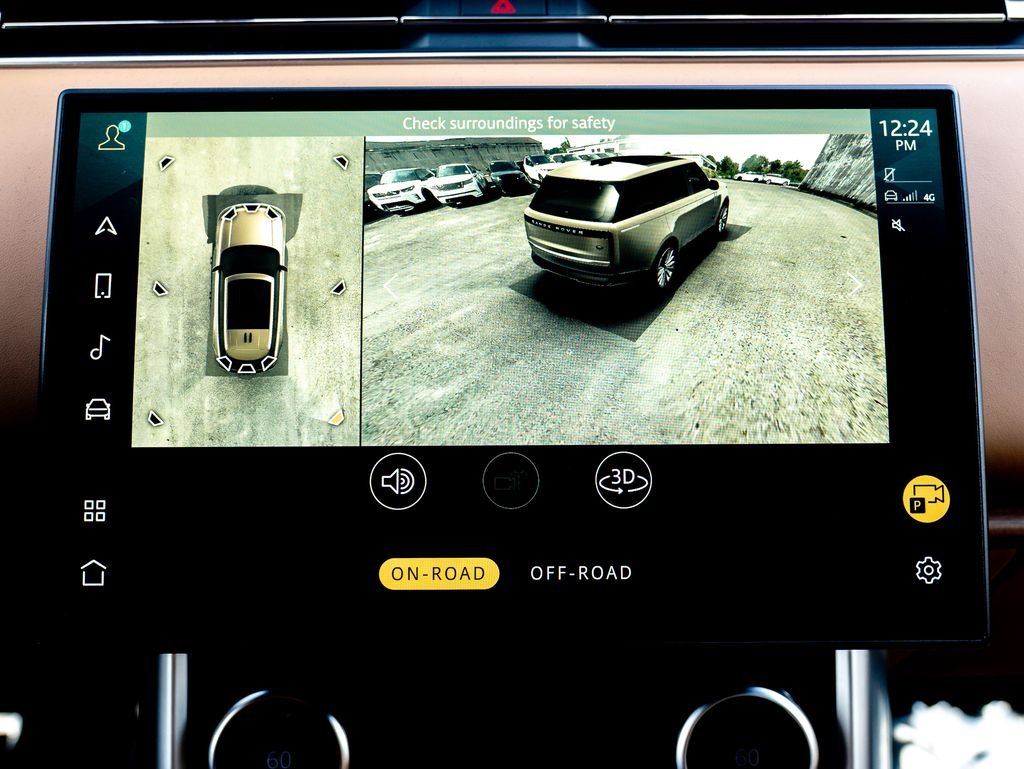 Used 2023 White Land Rover SE image 30