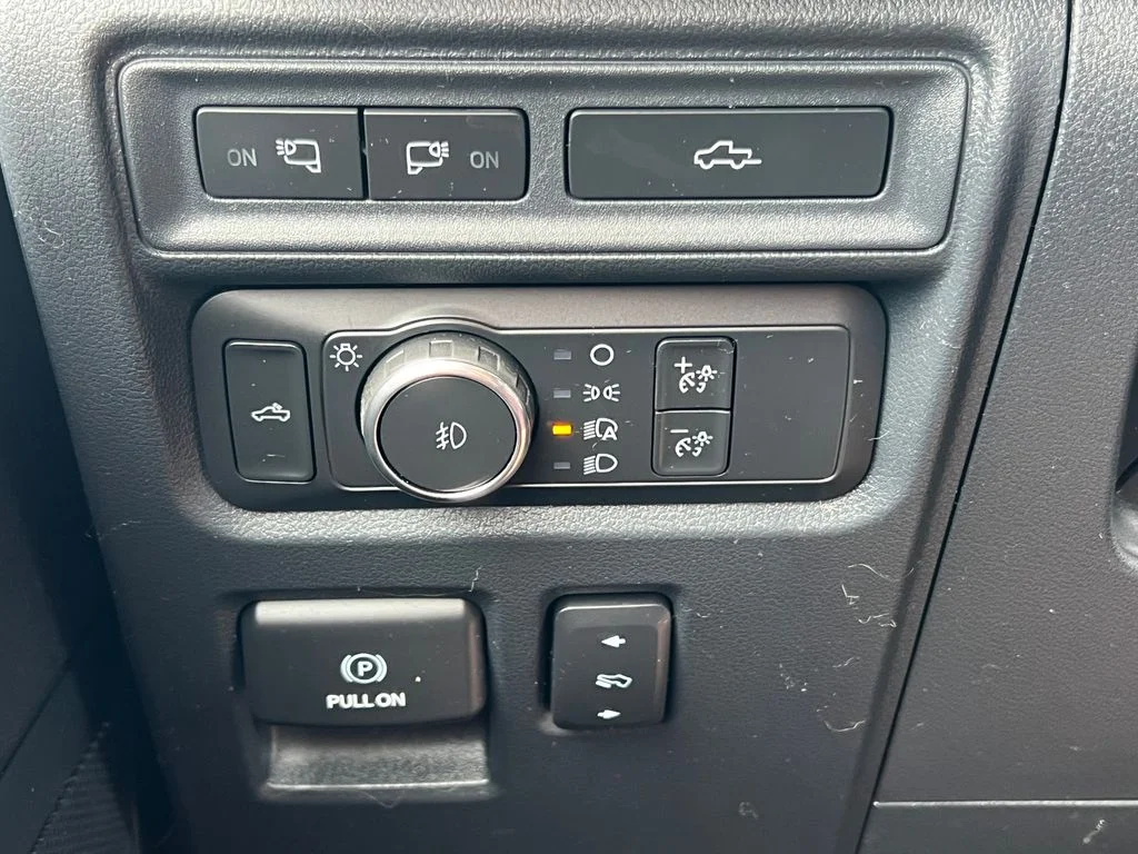 Used 2021 Silver Ford XLT image 17