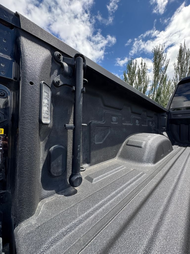 Used 2022 Ebony Twilight Metallic GMC Denali image 11
