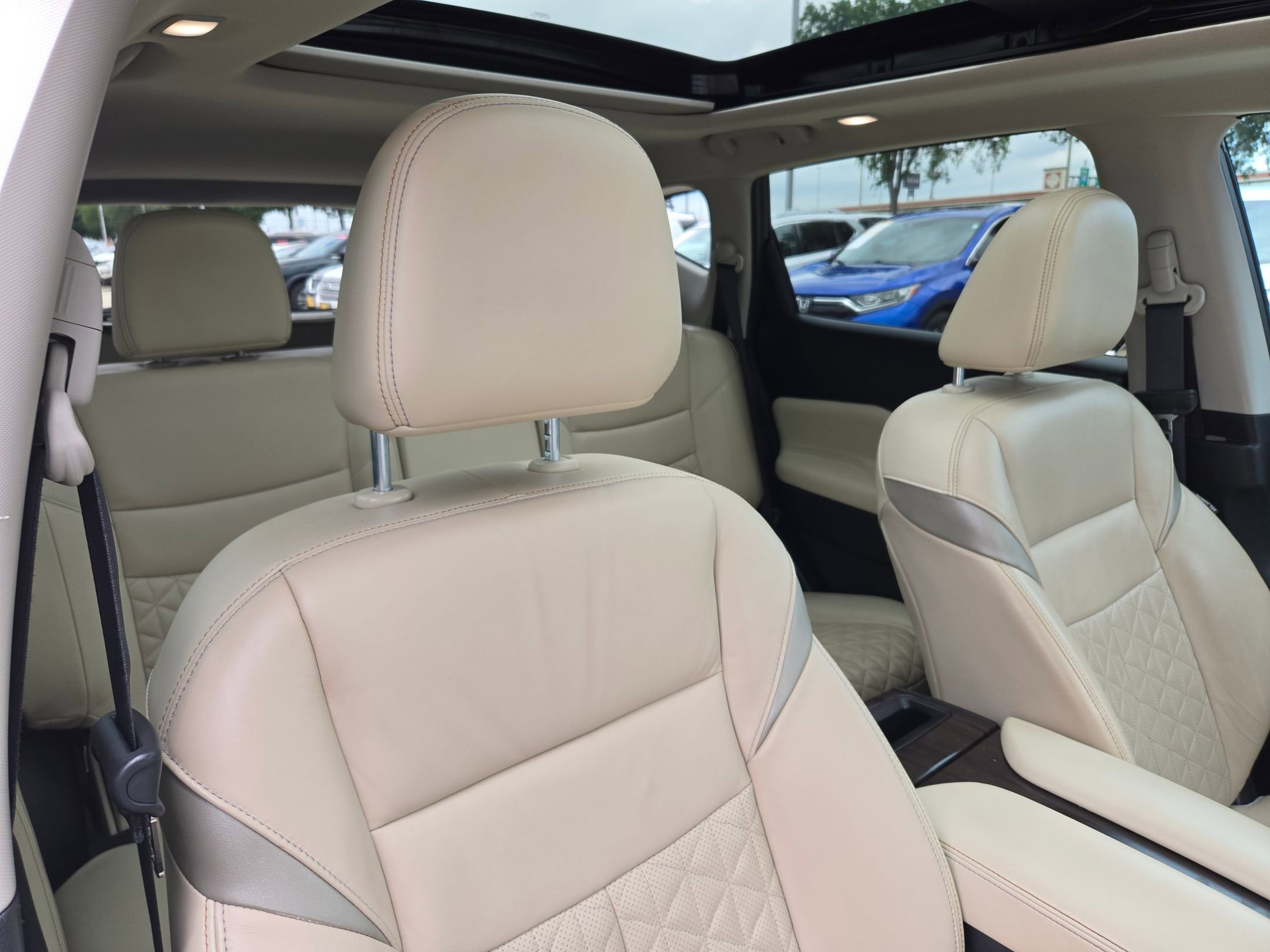Used 2022 Pearl White Tricoat Nissan Platinum image 31