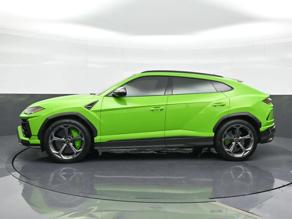 Used 2022 Green Lamborghini  image 5