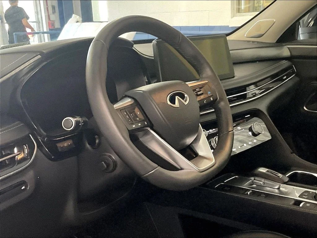 Used 2026 White INFINITI LUXE image 8
