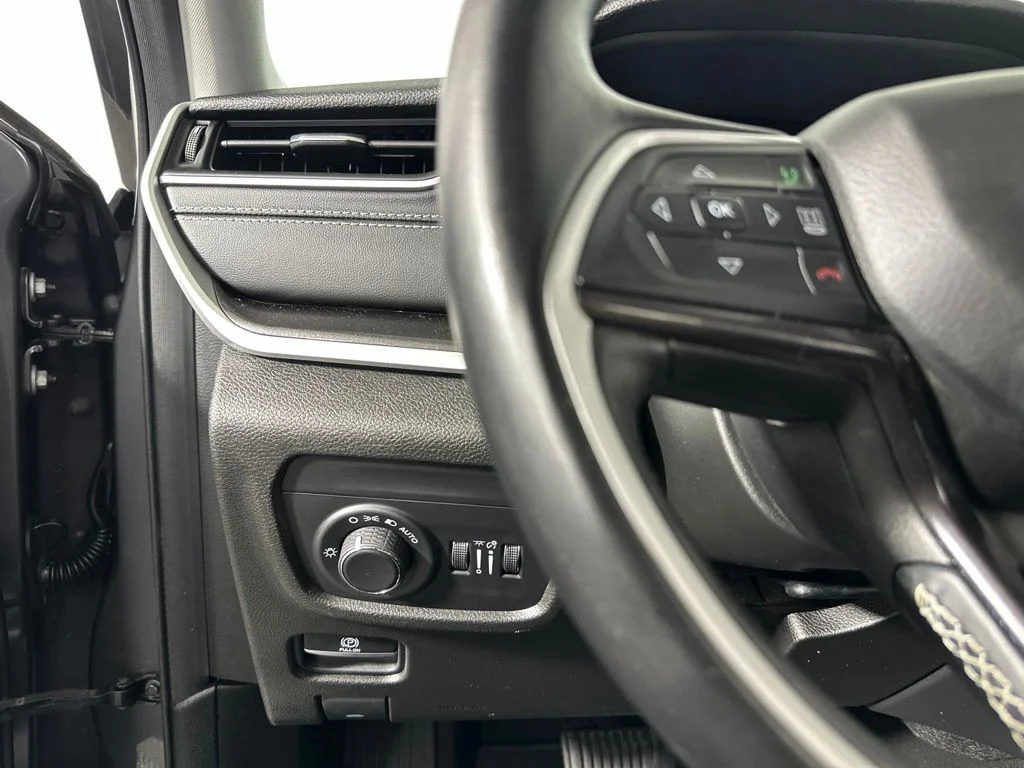 Used 2021 Gray Jeep Laredo image 13