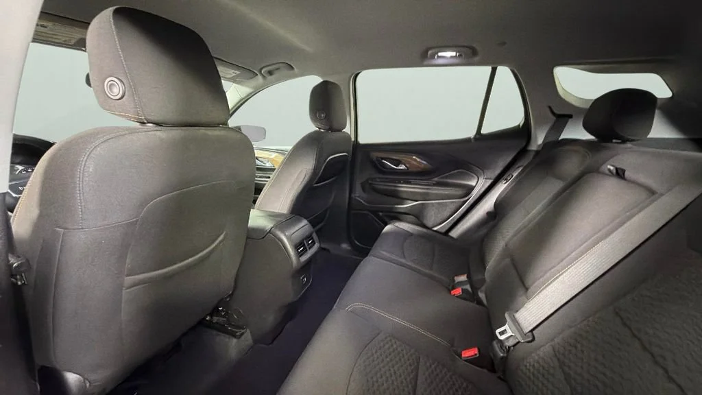 Used 2021 SUMMIT WHITE GMC SLE image 27