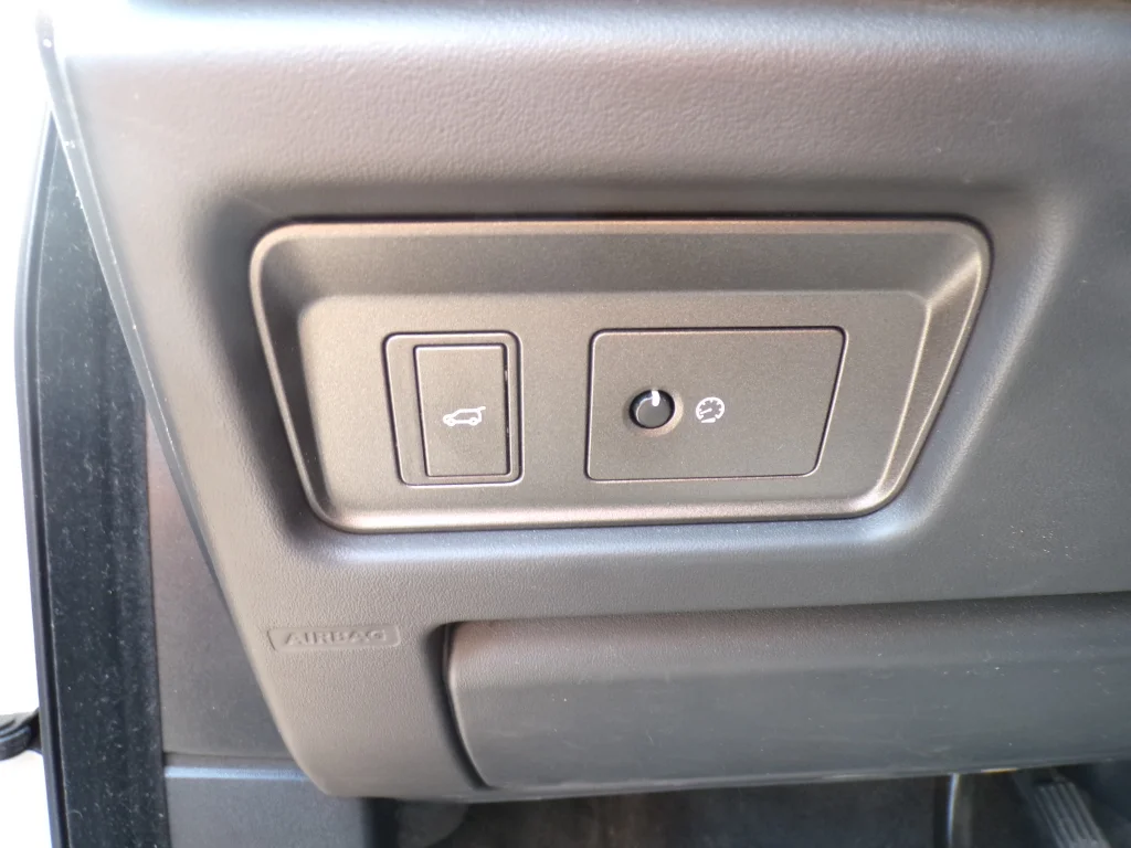 Used 2018 Fuji White Land Rover SE image 29