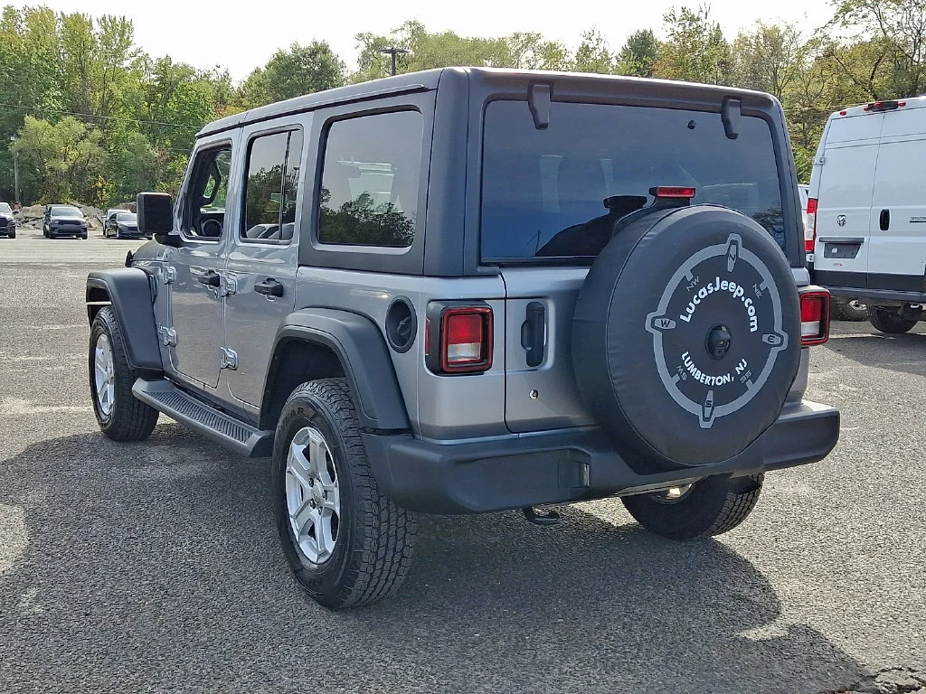 Used 2019 Silver Jeep Unlimited Sport S image 9