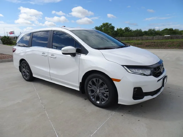 New 2027 Platinum White Pearl Honda Touring image 3