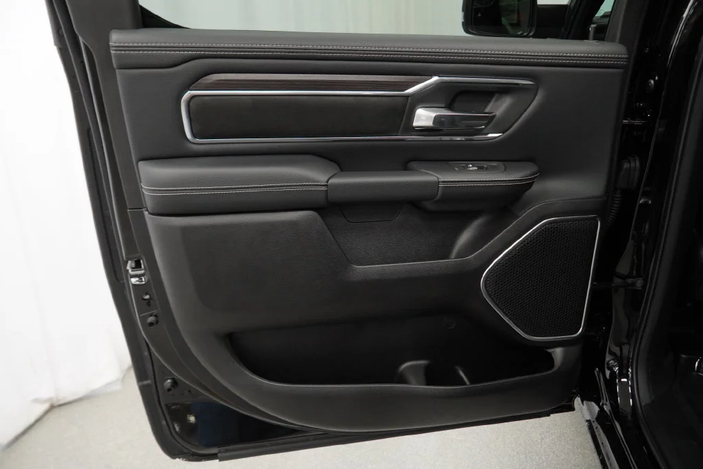 New 2027 Diamond Black Crystal Pearl-Coat Exterior Paint RAM Laramie image 29