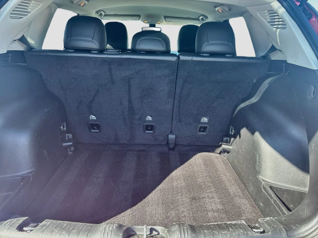 Used 2019 Red Jeep Latitude image 32