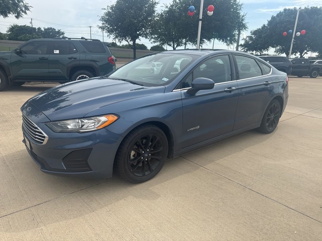 2019 Ford Fusion SE's photo