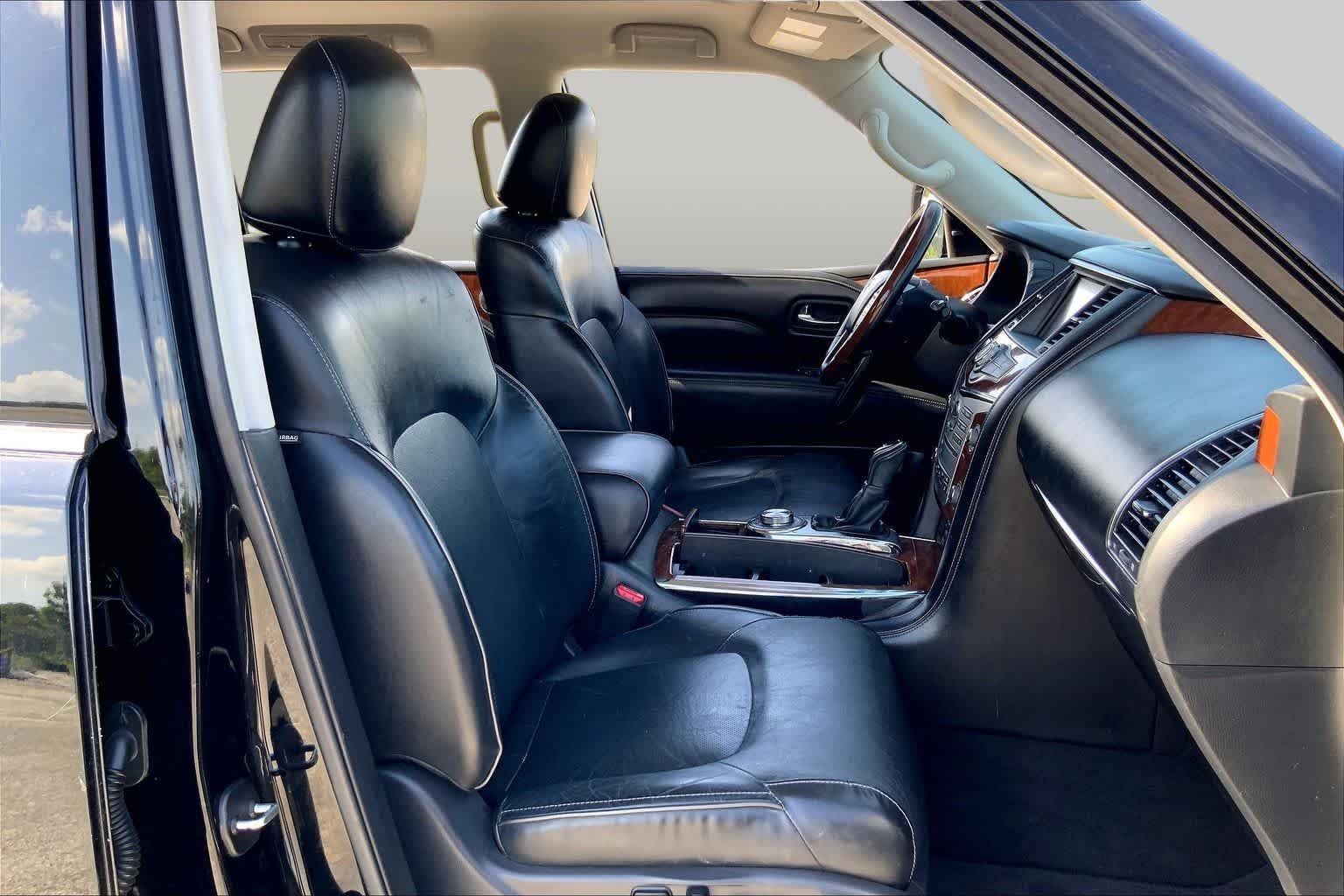 Used 2019 Black Obsidian INFINITI LUXE image 9