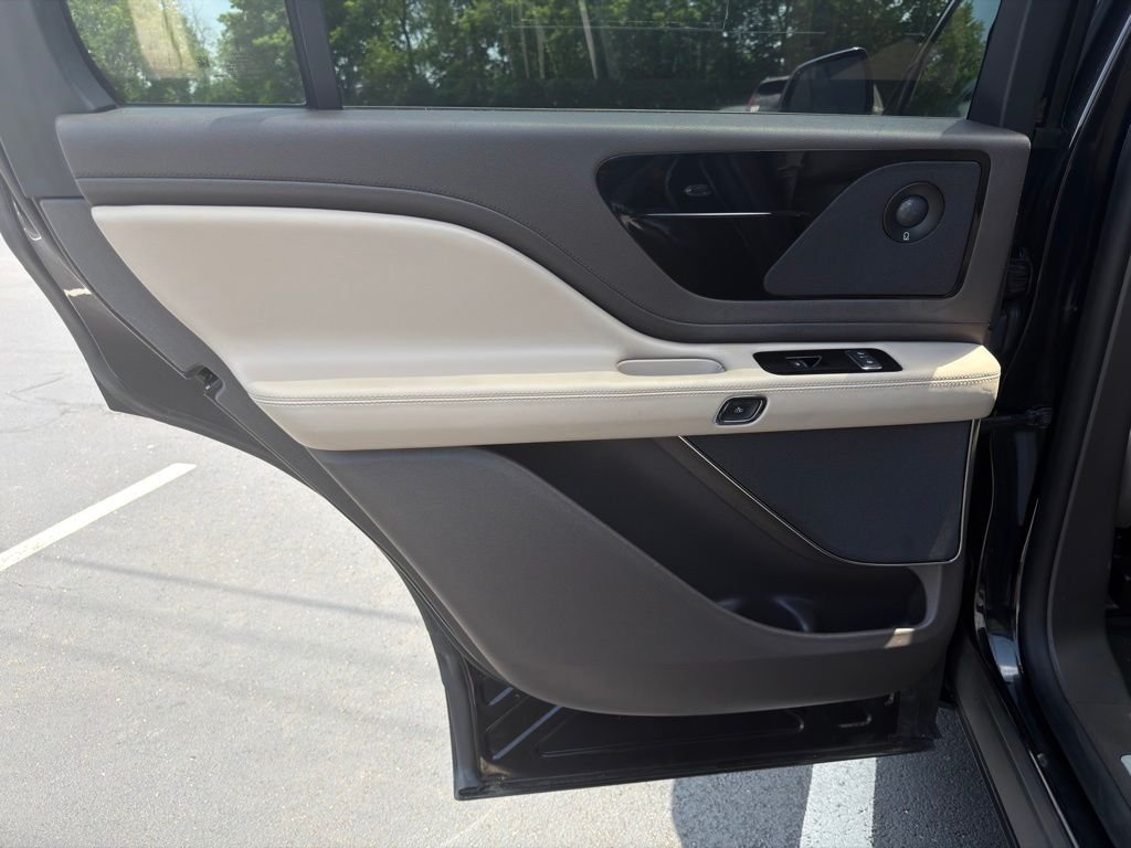 Used 2021 Black Lincoln Reserve image 20
