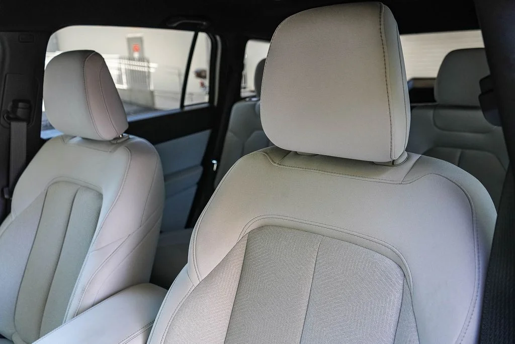 New 2026 Bright White Clearcoat Jeep Laredo image 23