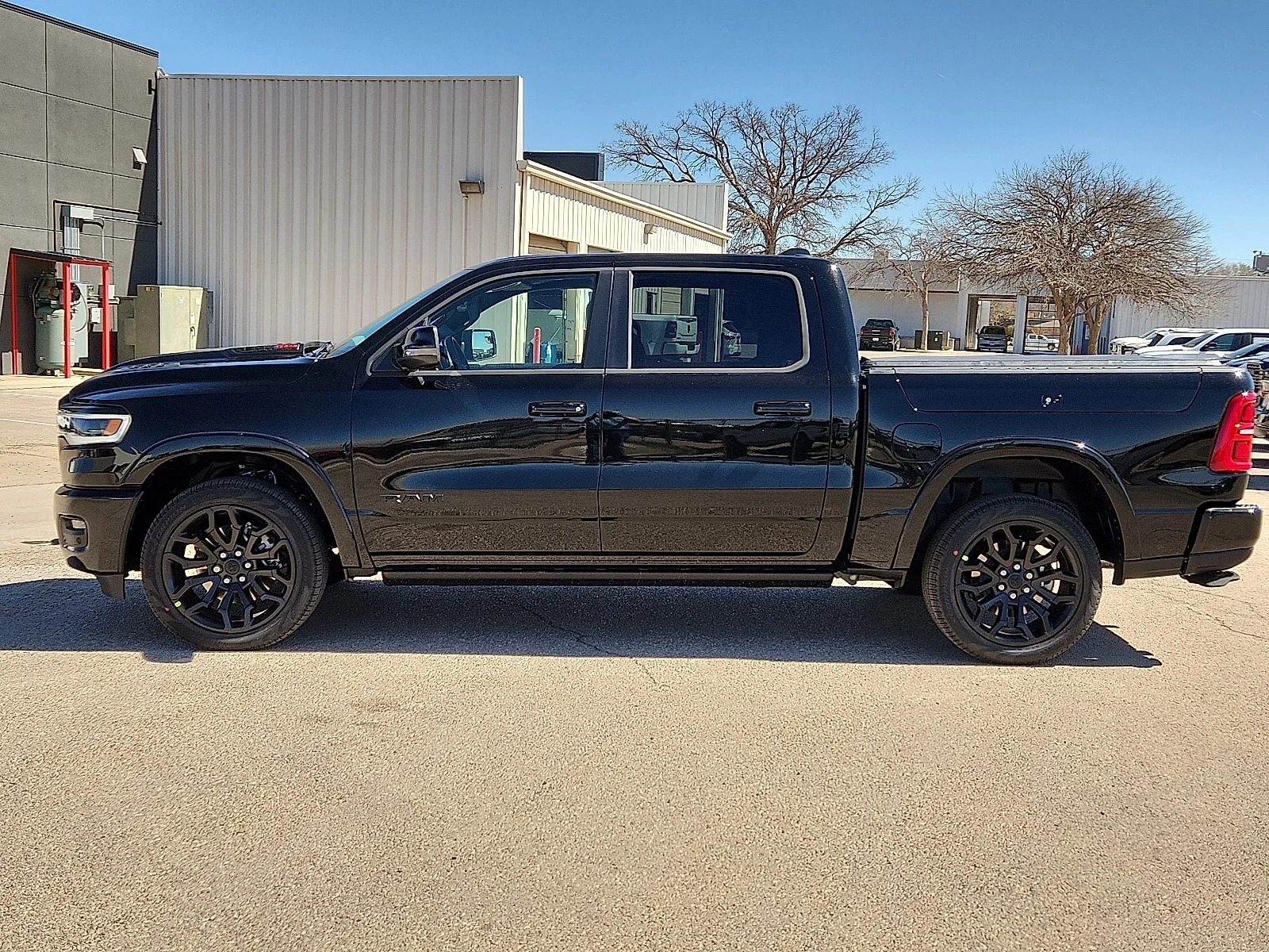 New 2026 Diamond Black Crystal Pearl-Coat  Paint Ram LIMITED CREW CAB 4X4 5