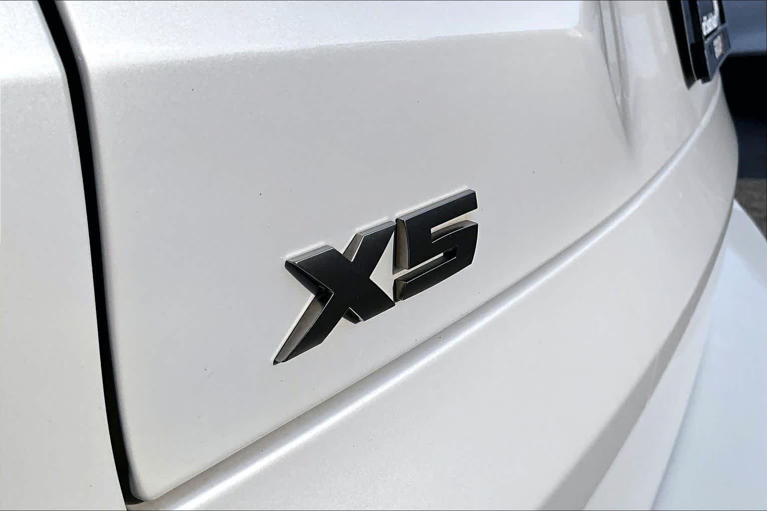Used 2020 Mineral White Metallic BMW M50i image 12
