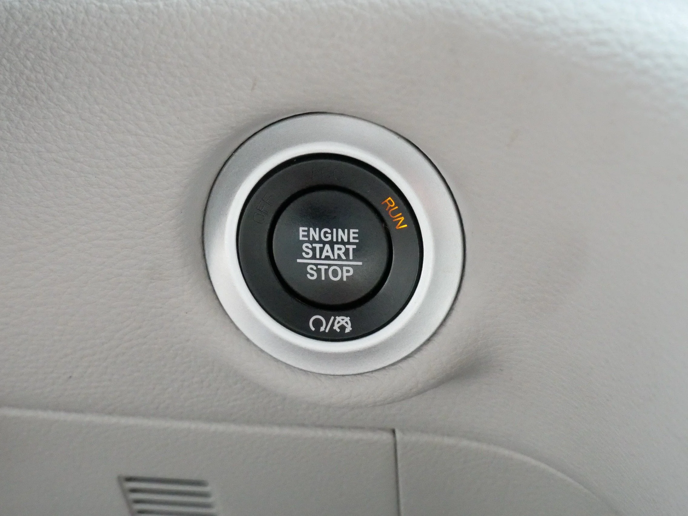 Used 2023 Brilliant Black Crystal Pearlcoat Chrysler Hybrid Touring L image 30