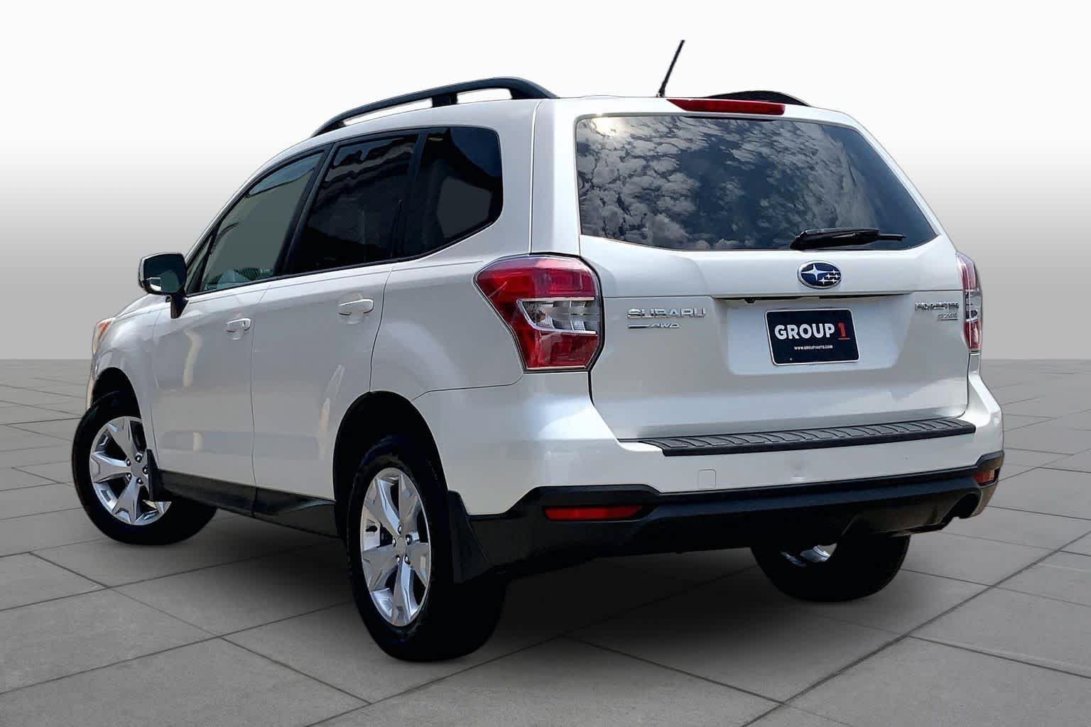 Used 2015 Satin White Pearl Subaru 2.5i Premium image 12