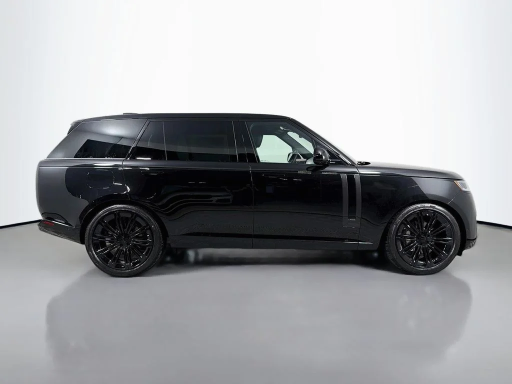 New 2026 Santorini Black Land Rover SE 7 Seats image 4