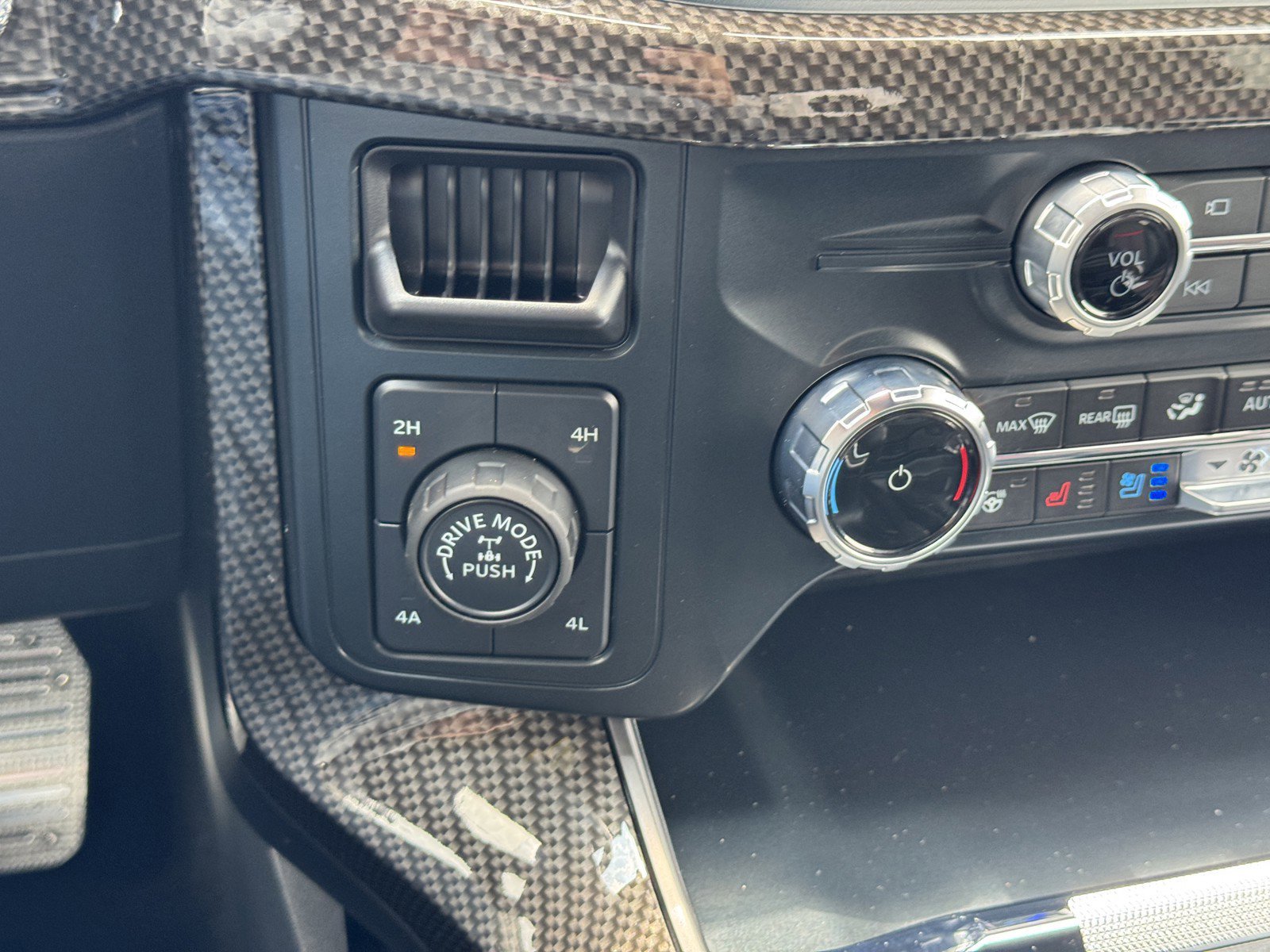 New 2025 Star White Metallic Tri-Coat Ford Lariat® image 21