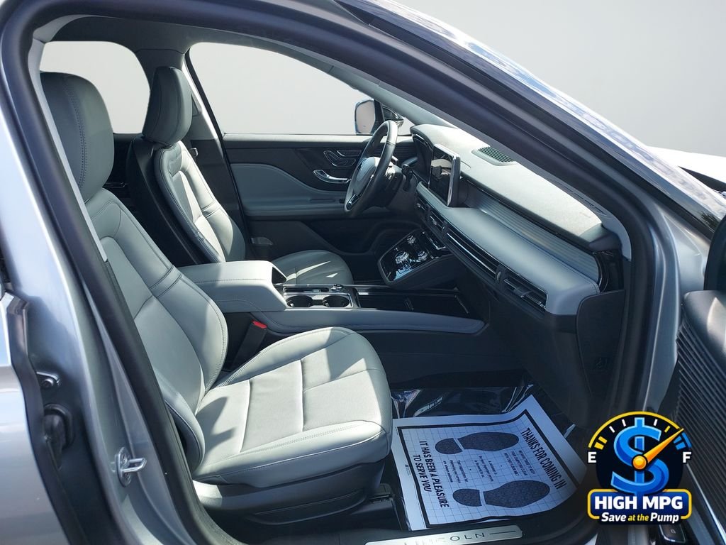 Used 2022 Silver Lincoln Standard image 22
