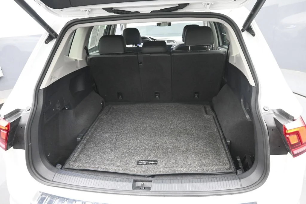 Used 2024 White Volkswagen 2.0T SE image 19