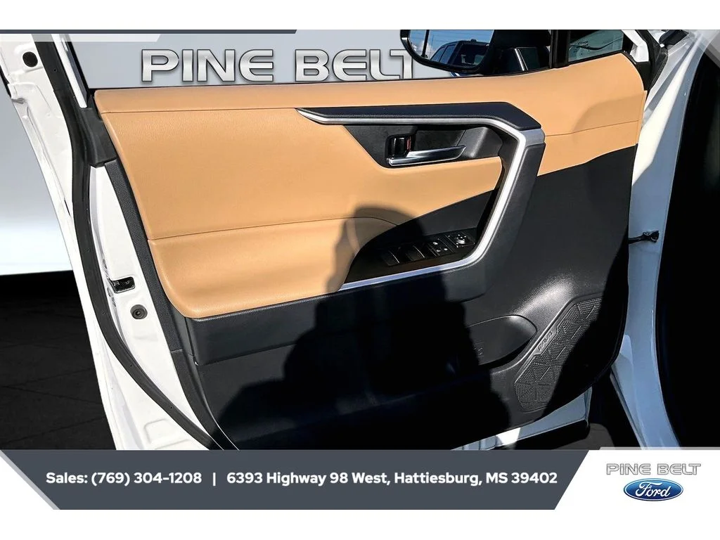 Used 2024 Ice Cap Toyota XLE image 18