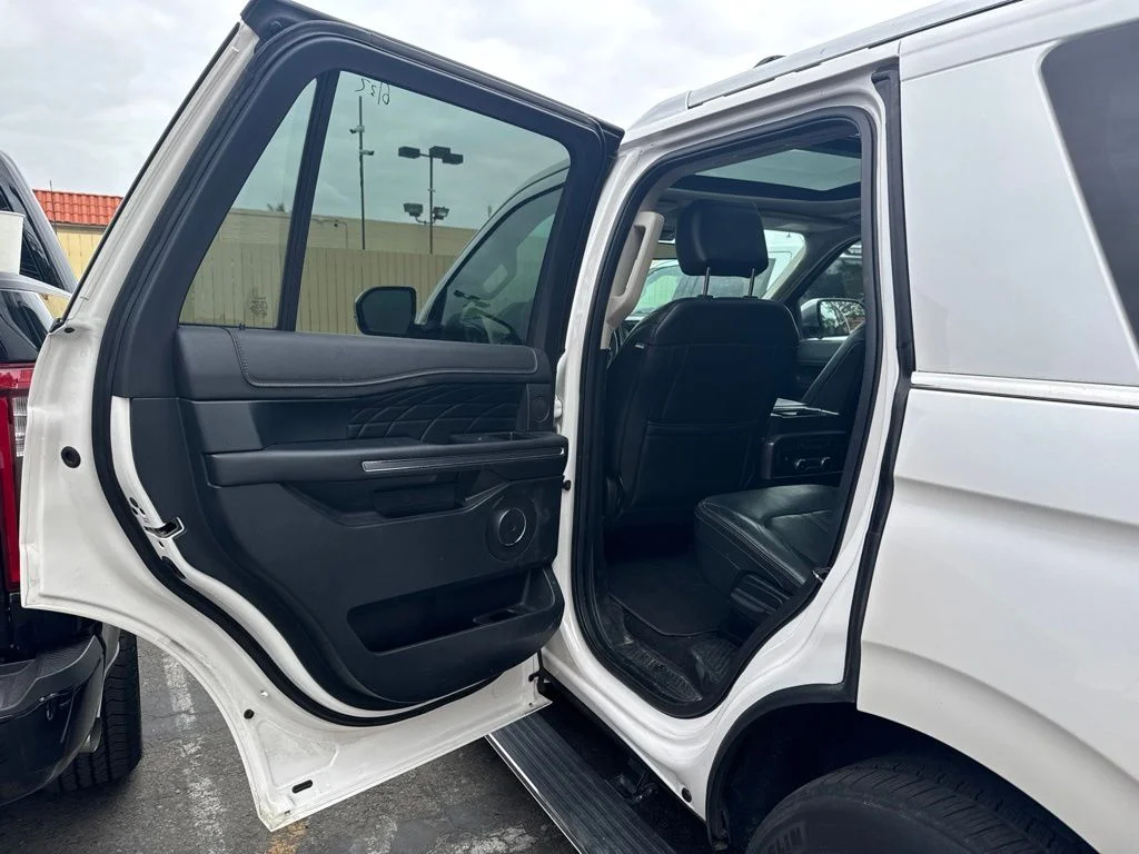 Used 2018 White Ford Platinum image 14