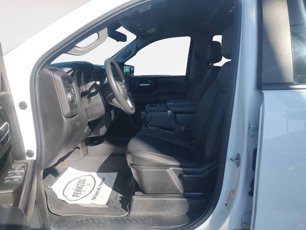 Used 2021 White GMC Base image 9