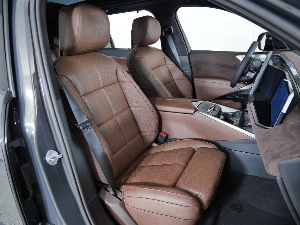New 2027 Dravit Grey Metallic BMW  image 20