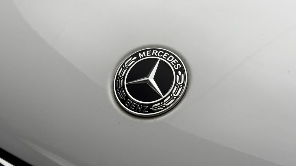 Used 2025 White Mercedes-Benz GLC 300 image 3