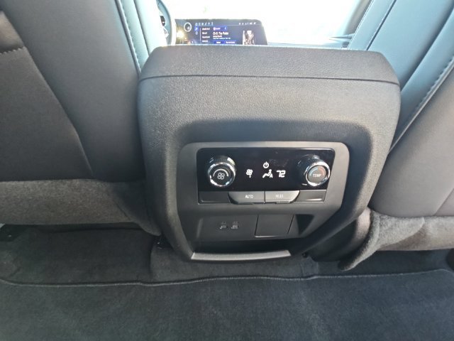 New 2027 Polar White Tricoat Chevrolet LT image 30