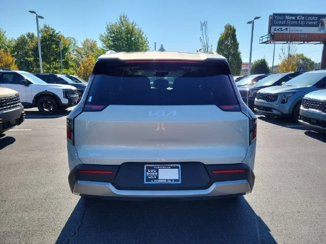 New 2026 Ivory Silver Kia Wind AWD image 5