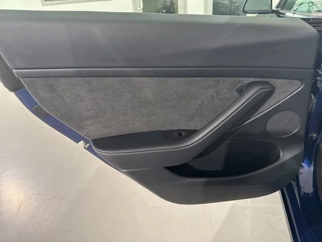 Used 2023  Tesla Base image 16
