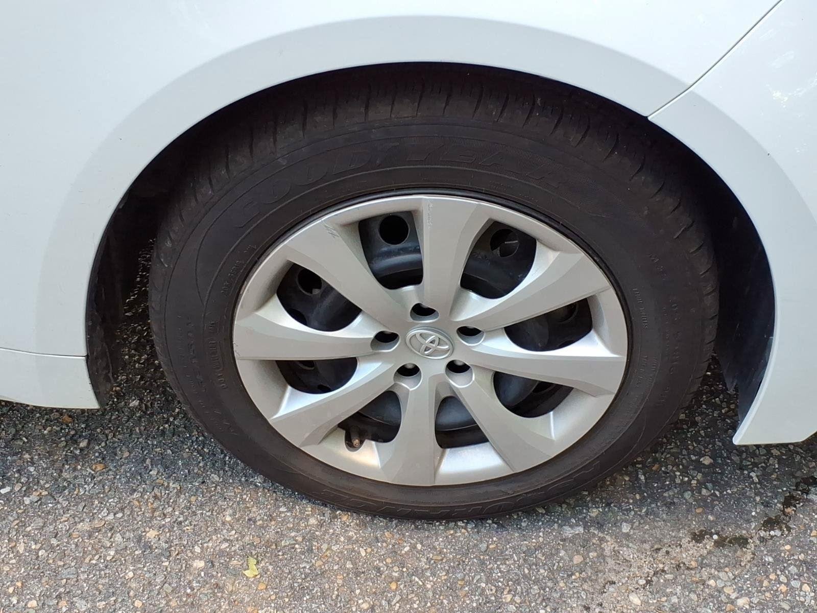 Used 2024  Toyota LE image 9