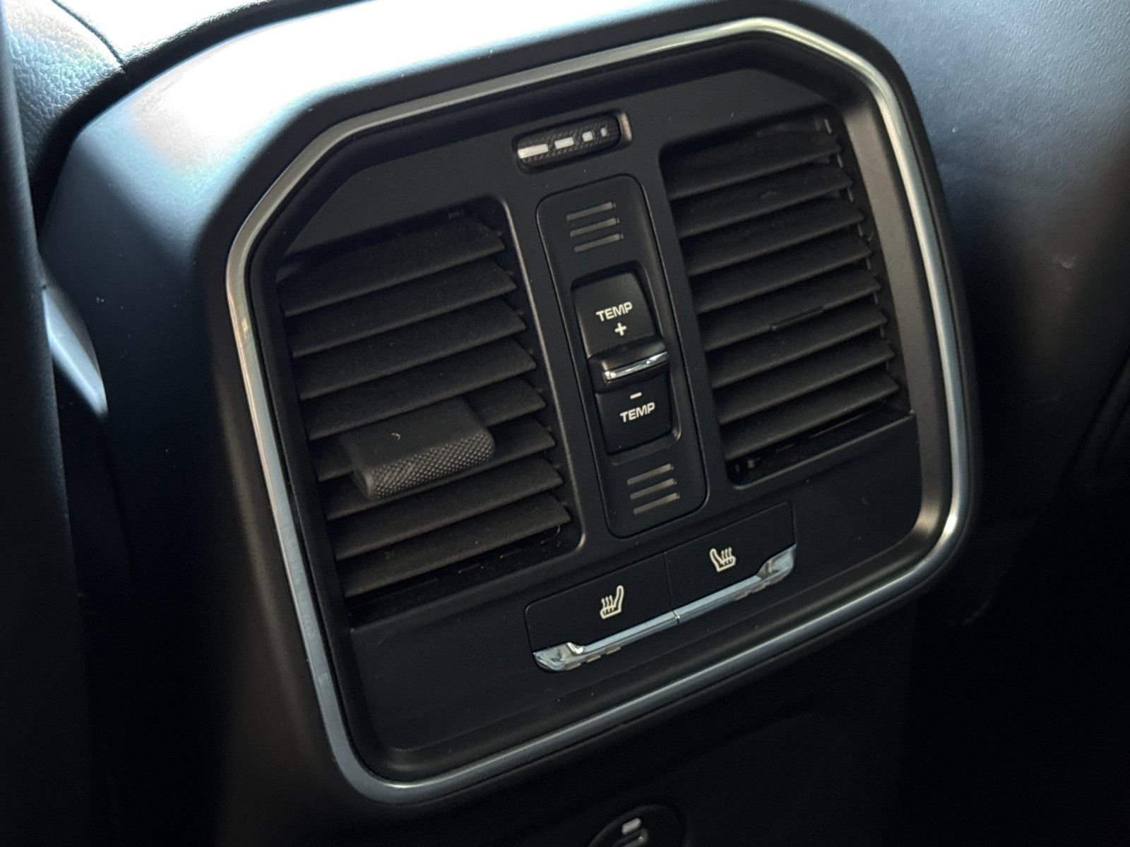 Used 2024  Porsche Base image 13