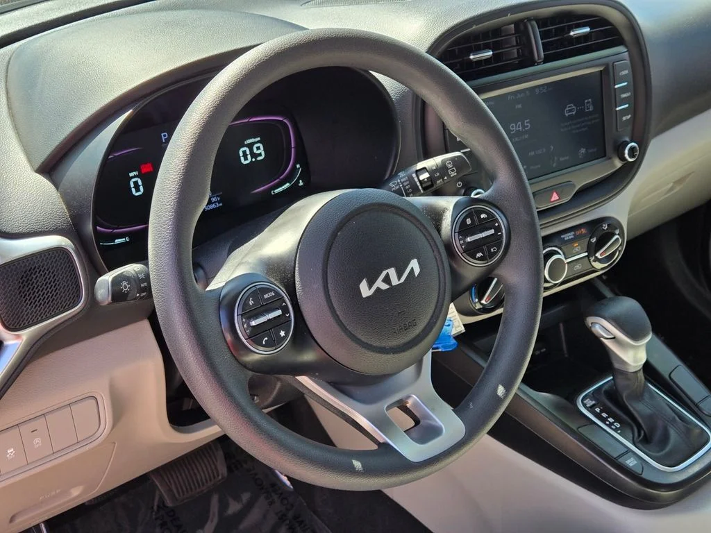 2023 Kia Soul LX - Photo 22