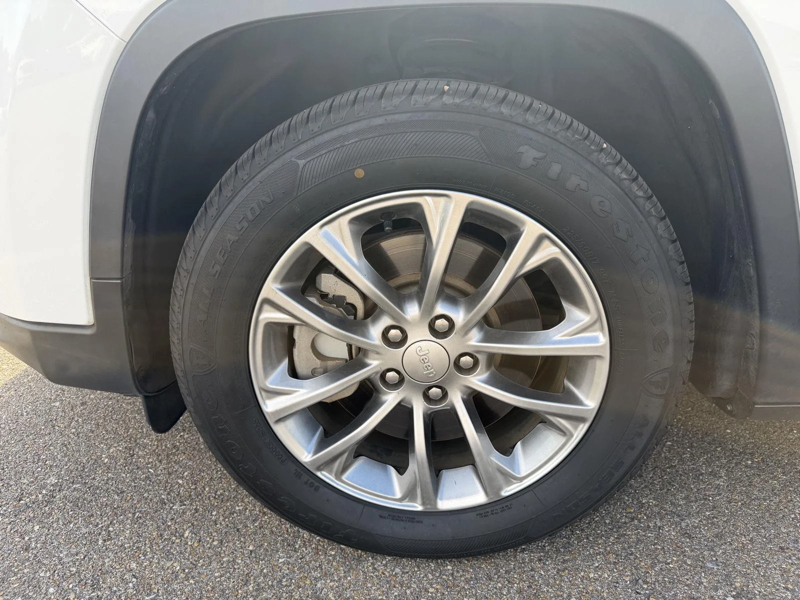 Used 2019 Bright White Clearcoat Jeep Latitude Plus image 25