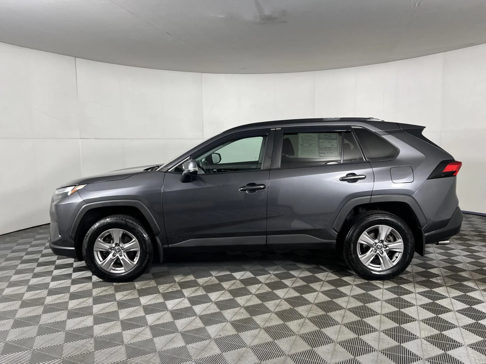 Used 2022  Toyota XLE image 34
