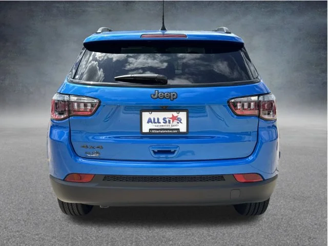 New 2026 Hydro Blue Pearl-Coat Exterior Paint Jeep Latitude image 6