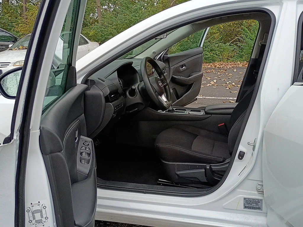 2024 Nissan Sentra SV, photo 11 of 12