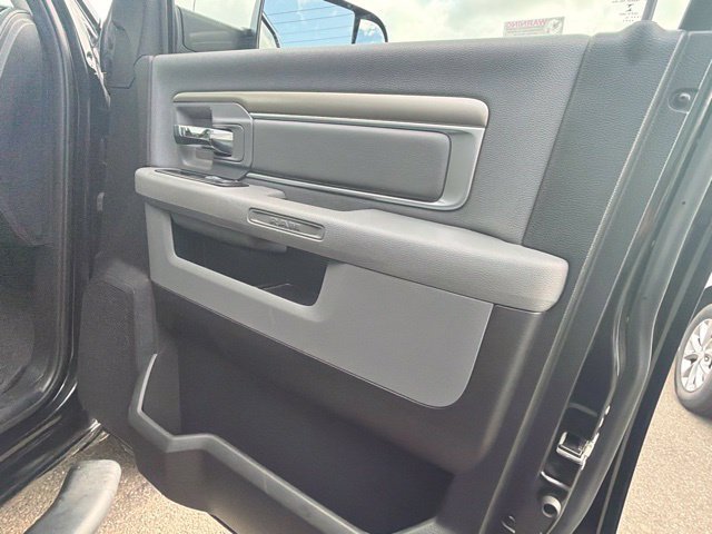 Used 2015 Brilliant Black Crystal Pearlcoat Ram Outdoorsman image 8