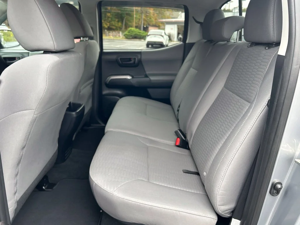 Used 2017 Silver Toyota SR5 image 27