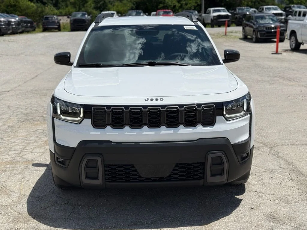 New 2026 Bright White Clear-Coat Exterior Paint Jeep Limited image 3
