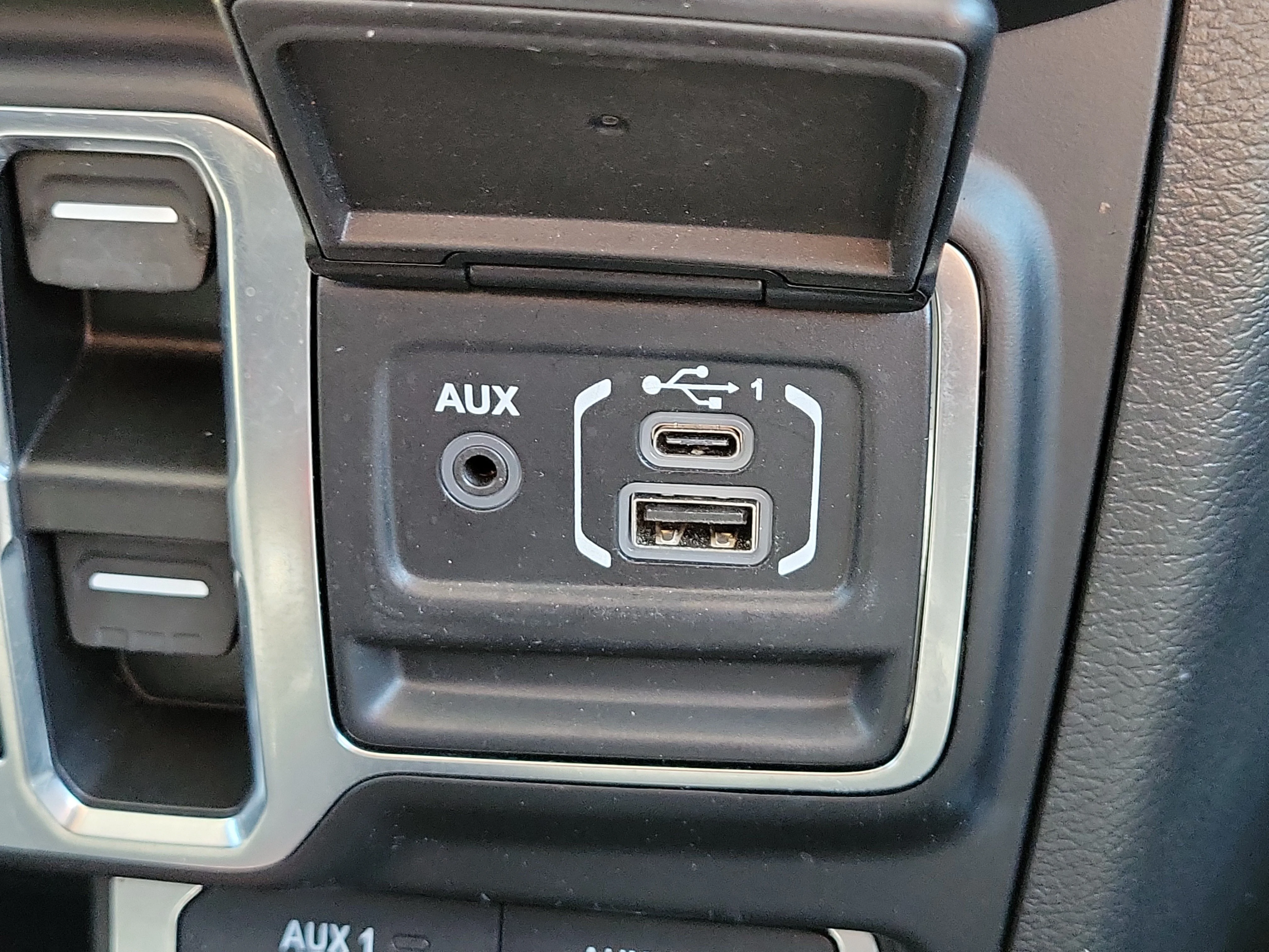 Used 2023 Bright White Clearcoat Jeep Sahara image 28