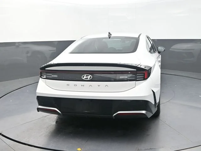 Used 2025 White Hyundai SEL image 7