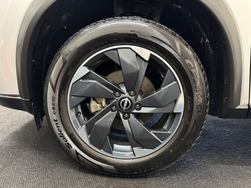 Used 2024 Silver Nissan SV image 12